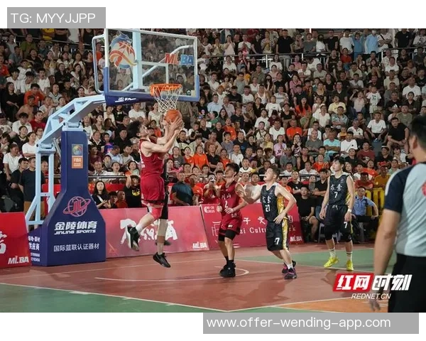 综艺篮球盛宴开启明星对决赛场激情碰撞引燃观众热情