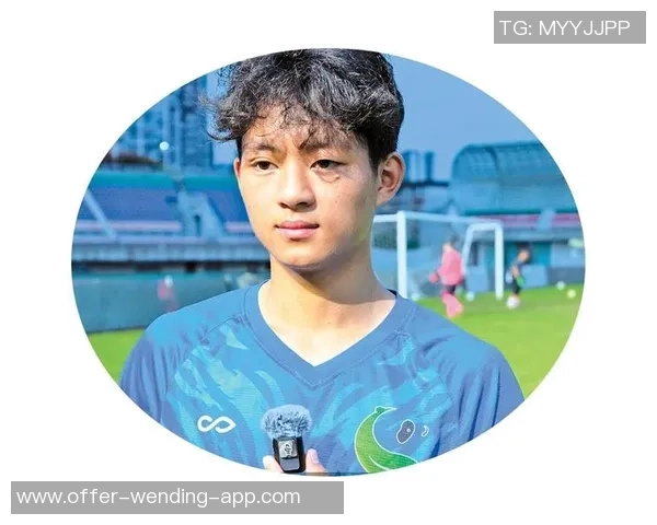 足球国青队长带领球队冲击国际赛场展现青春风采与拼搏精神